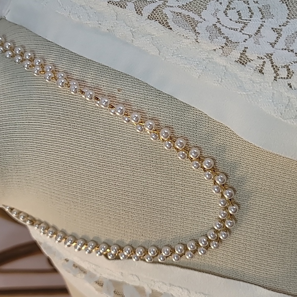 Vintage goldtone and faux pearl necklace braided